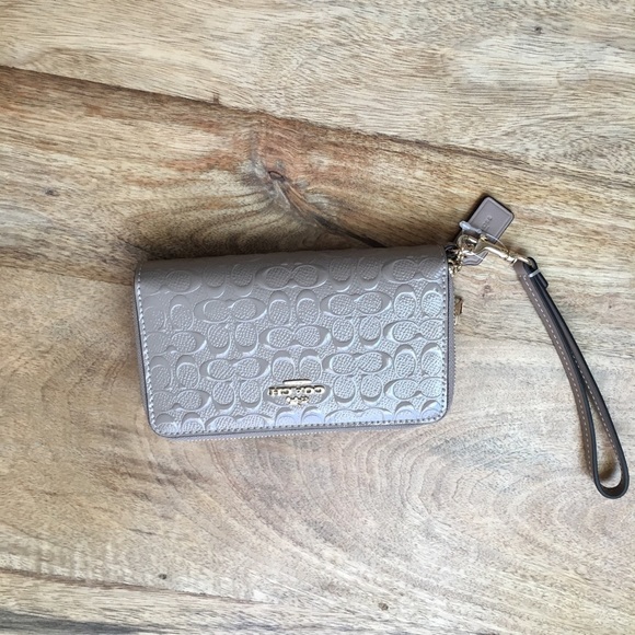 Coach nude embossed wristlet - Picture 5 of 5